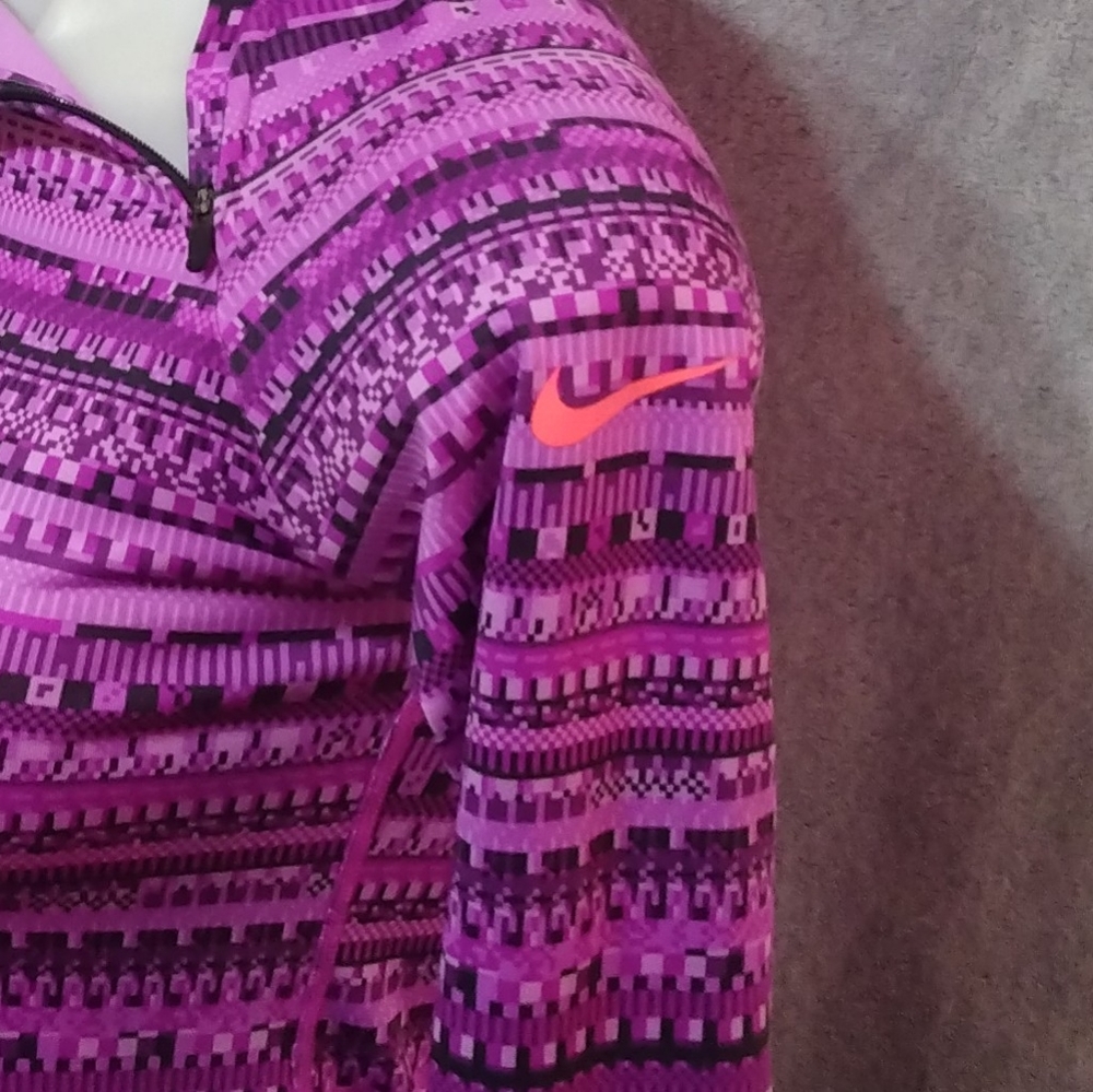 Nike - Picture 4 of 5